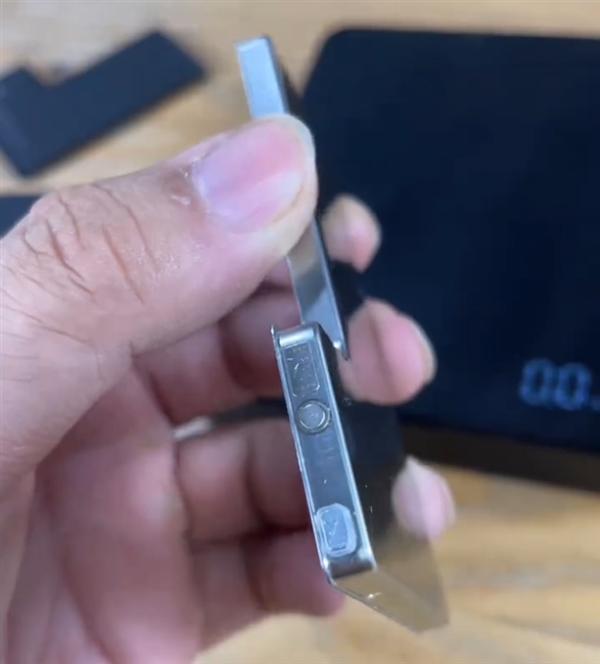 賭波:iPhone 16 Pro系列金屬外殼電池提前上手:容量增加 有望支撐40W快充